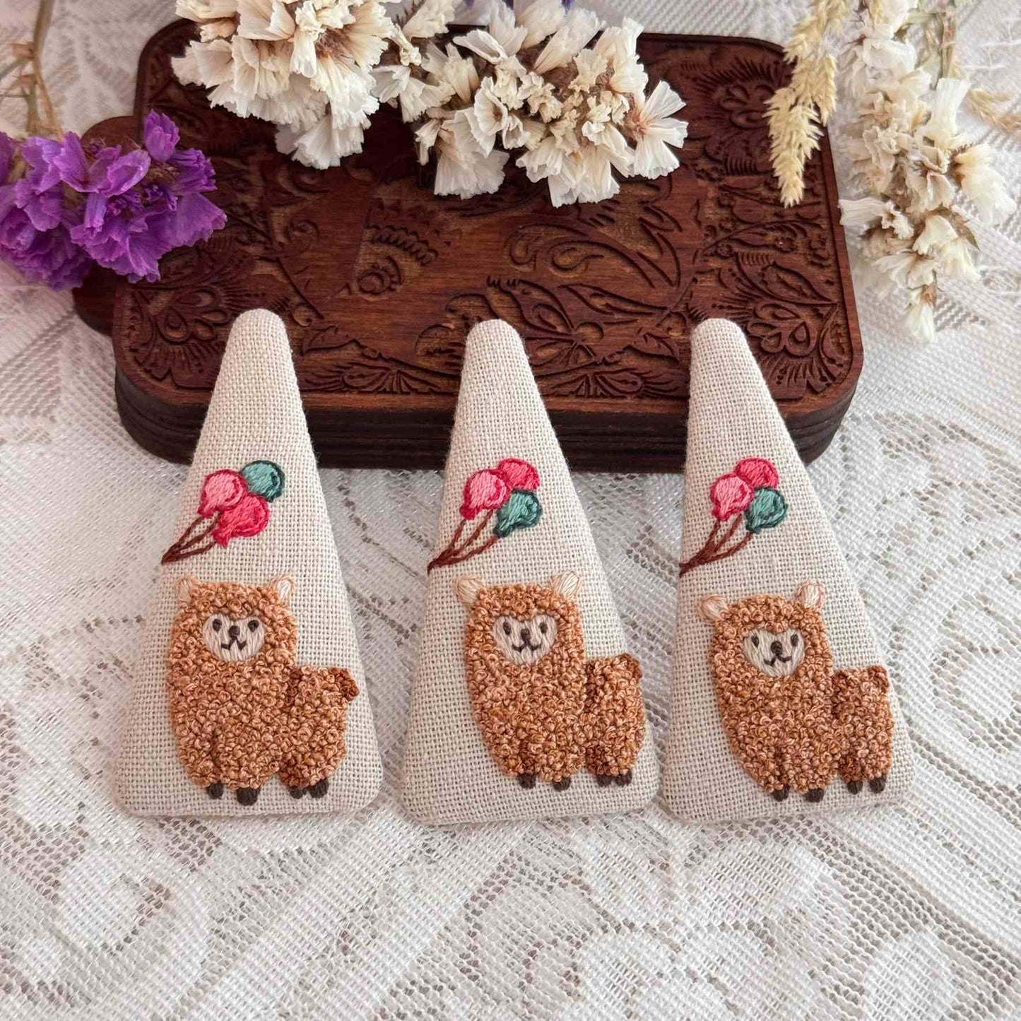 Cozy Alpaca & Balloons Hairpin - Cream