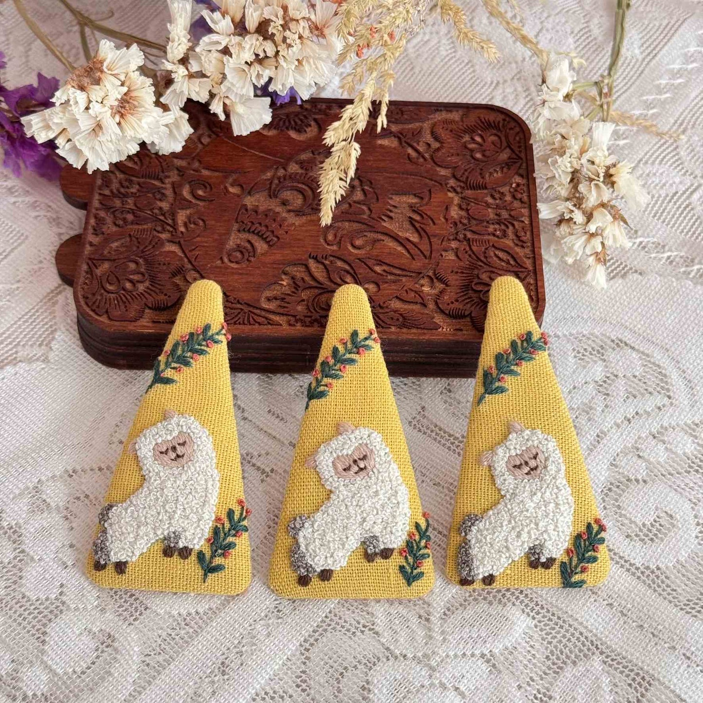 Sunny Alpaca & Floral Branch Hairpin