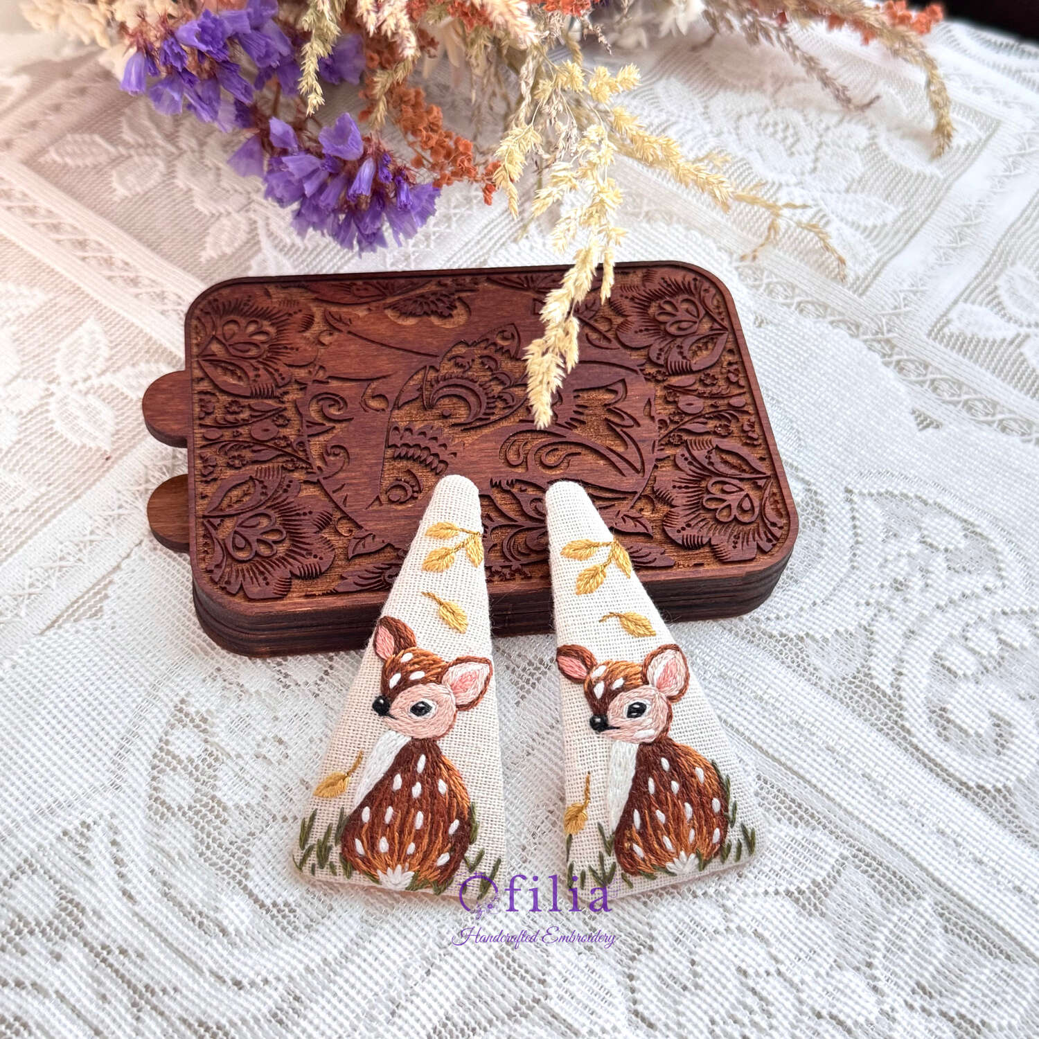 Käsinkirjottu Bambi ja kultaiset lehdet hiuspinni – Ofilia Handmade