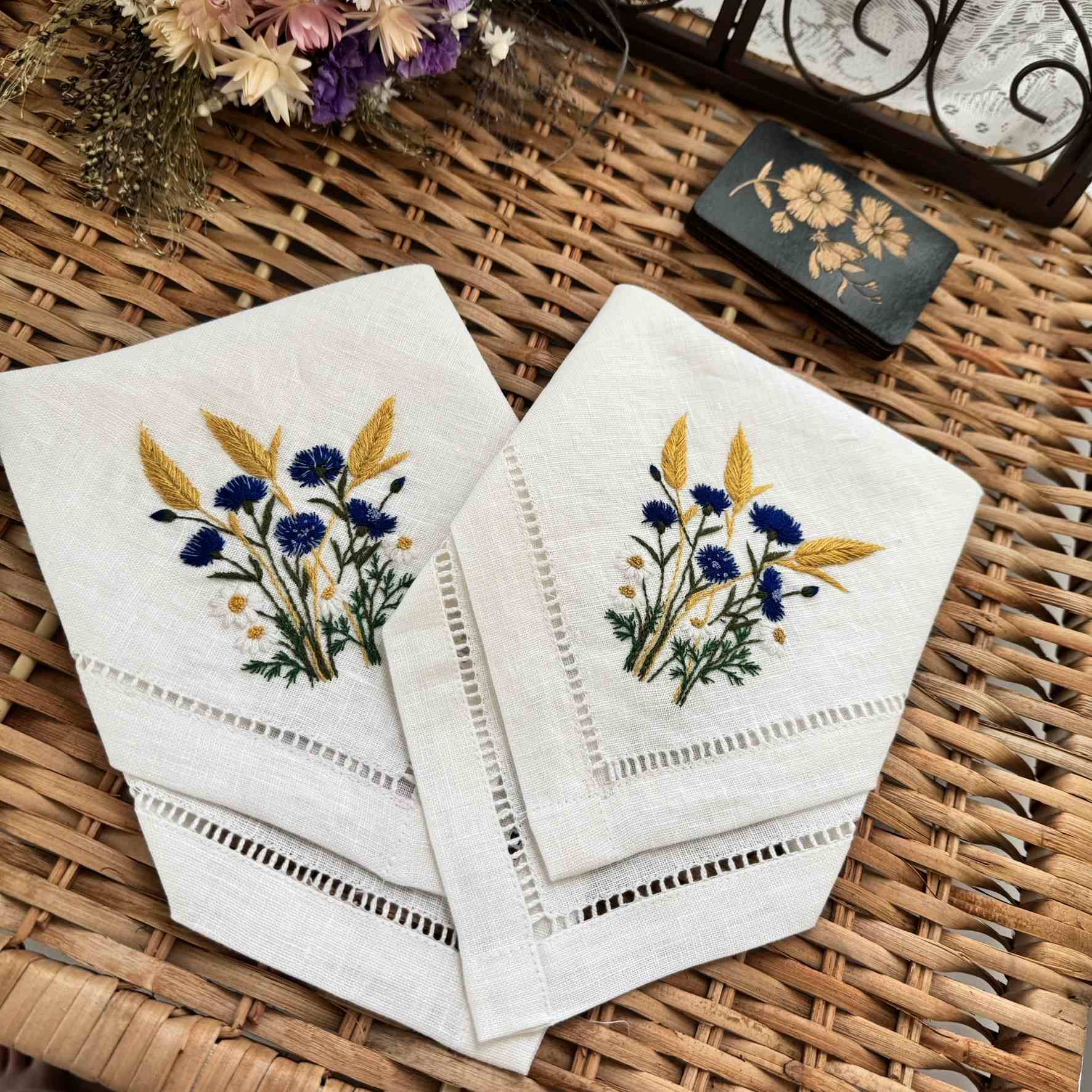 Ruiskaunokki ja Kultainen Vehnä Nenäliina