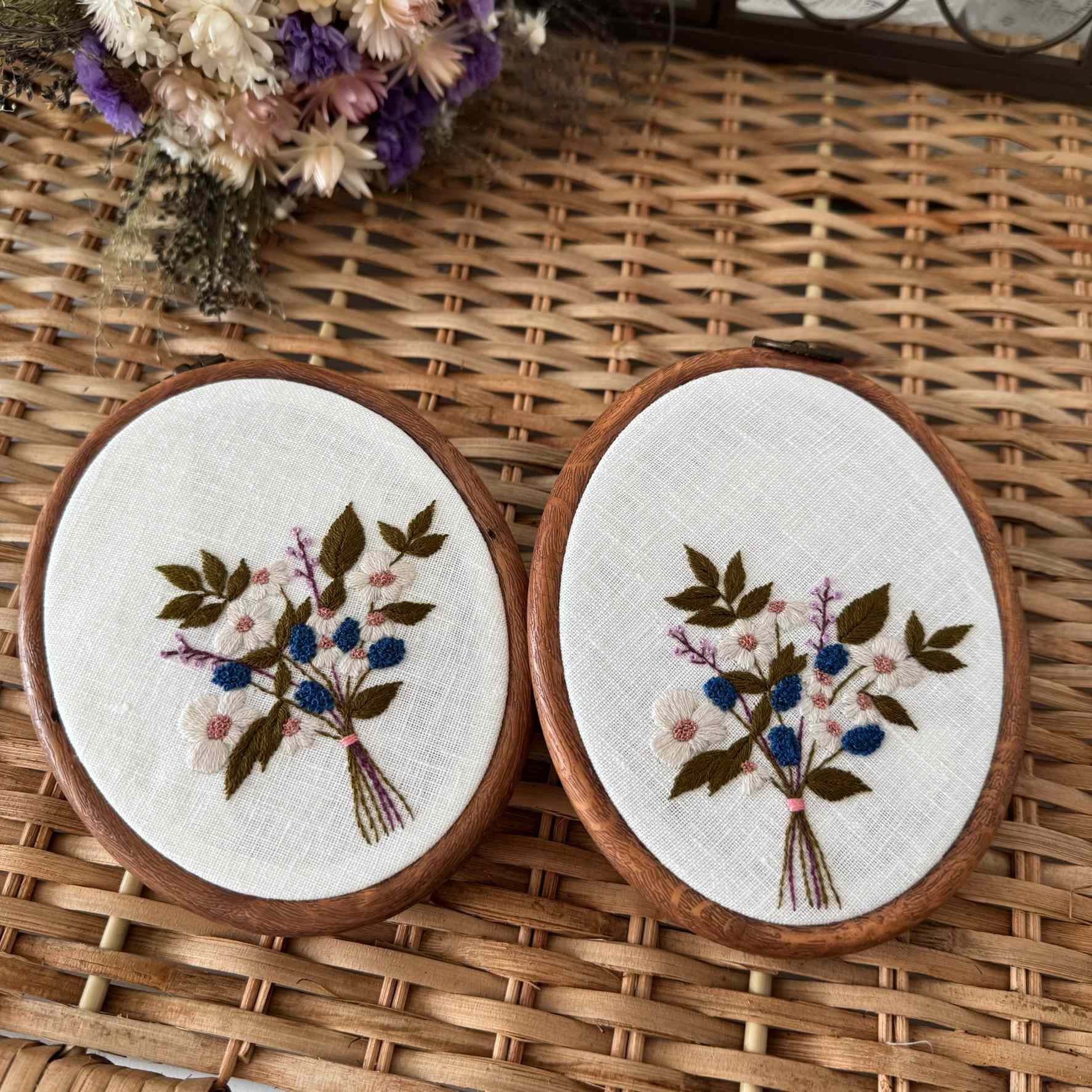 Mustikka ja Niittykukat Nenäliina