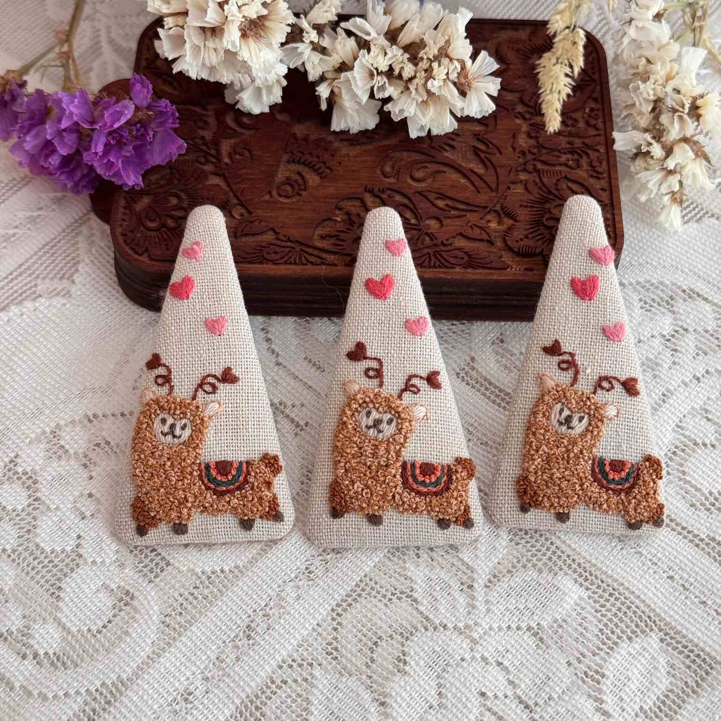 Cozy Alpaca in Love Hairpin - Cream