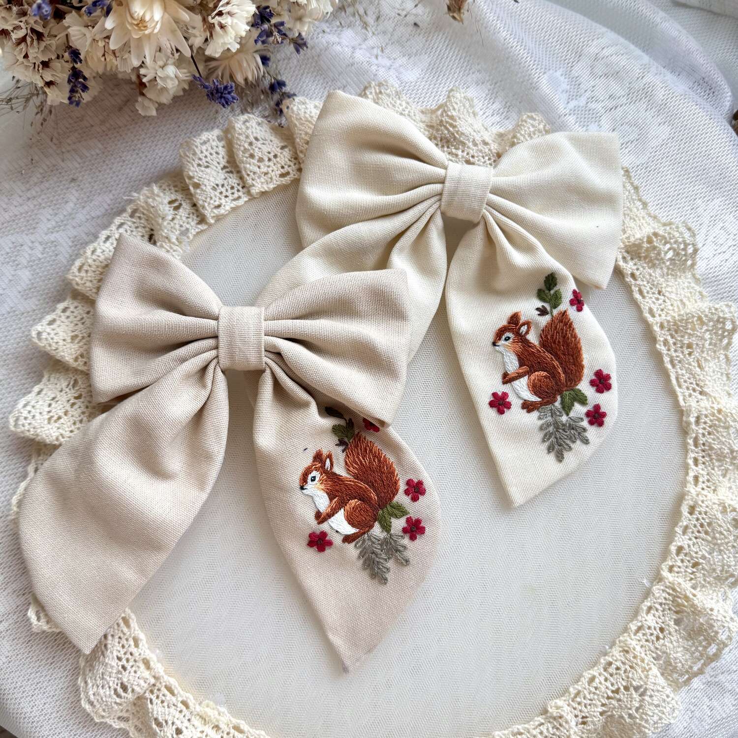 Squirrel in garden hairbow