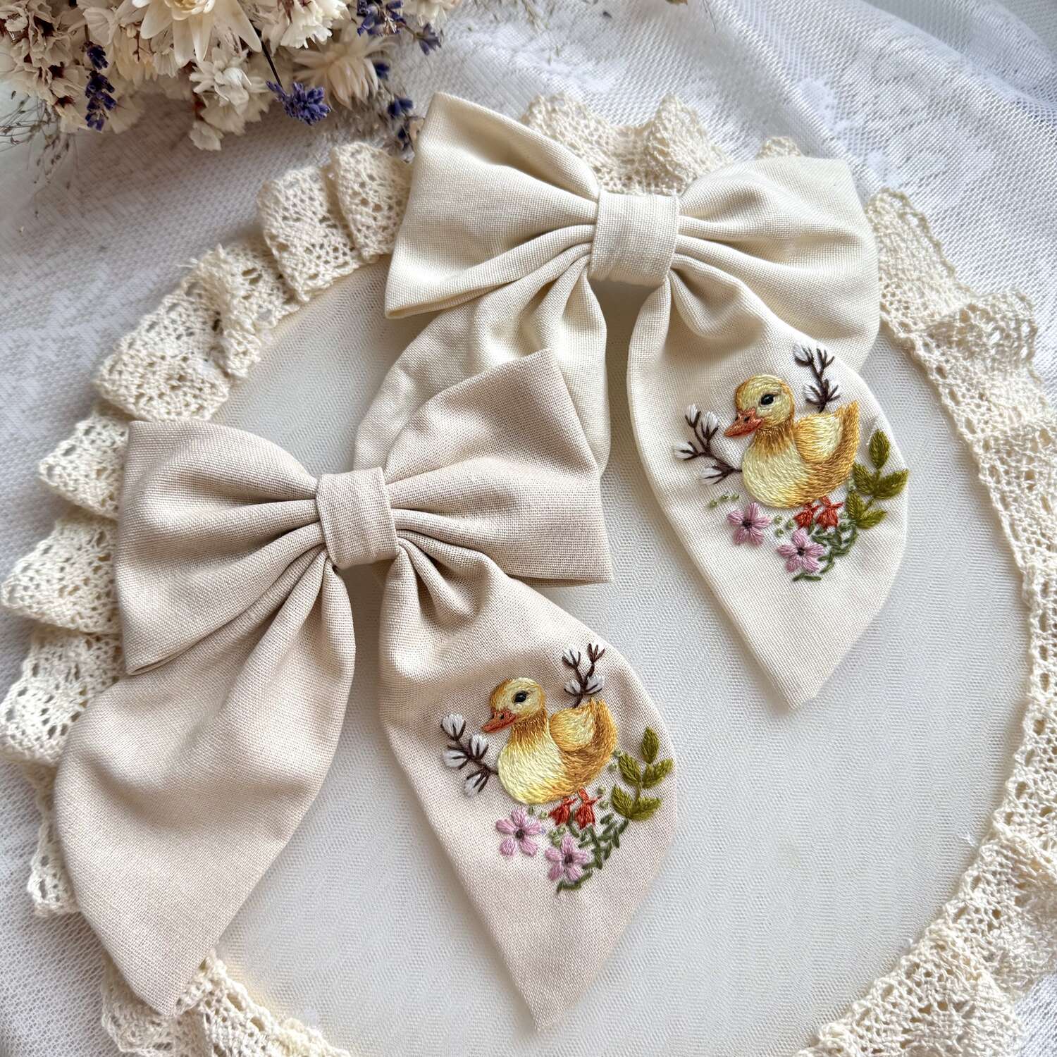 Duckling and wildflowers hairbow