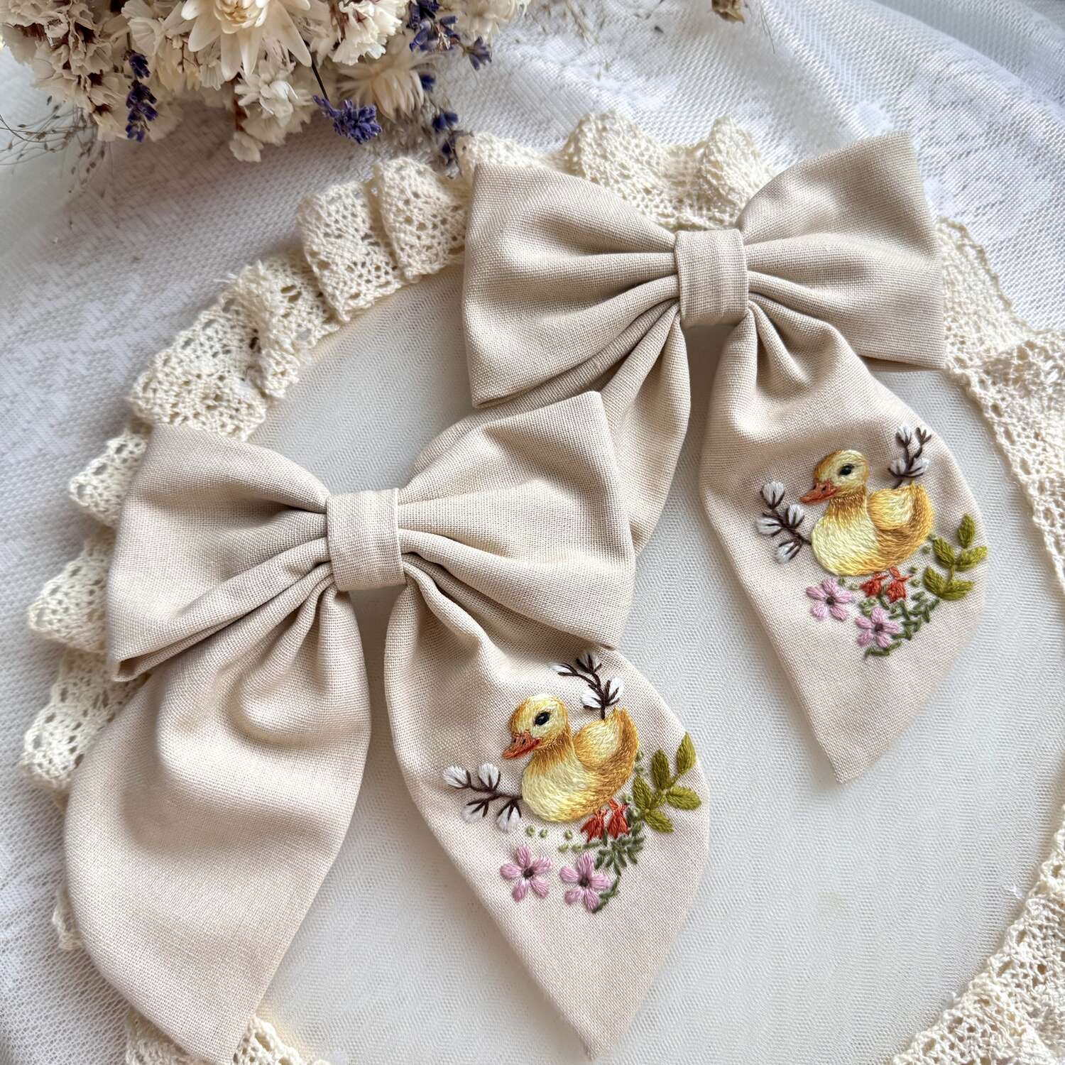 Duckling and wildflowers hairbow