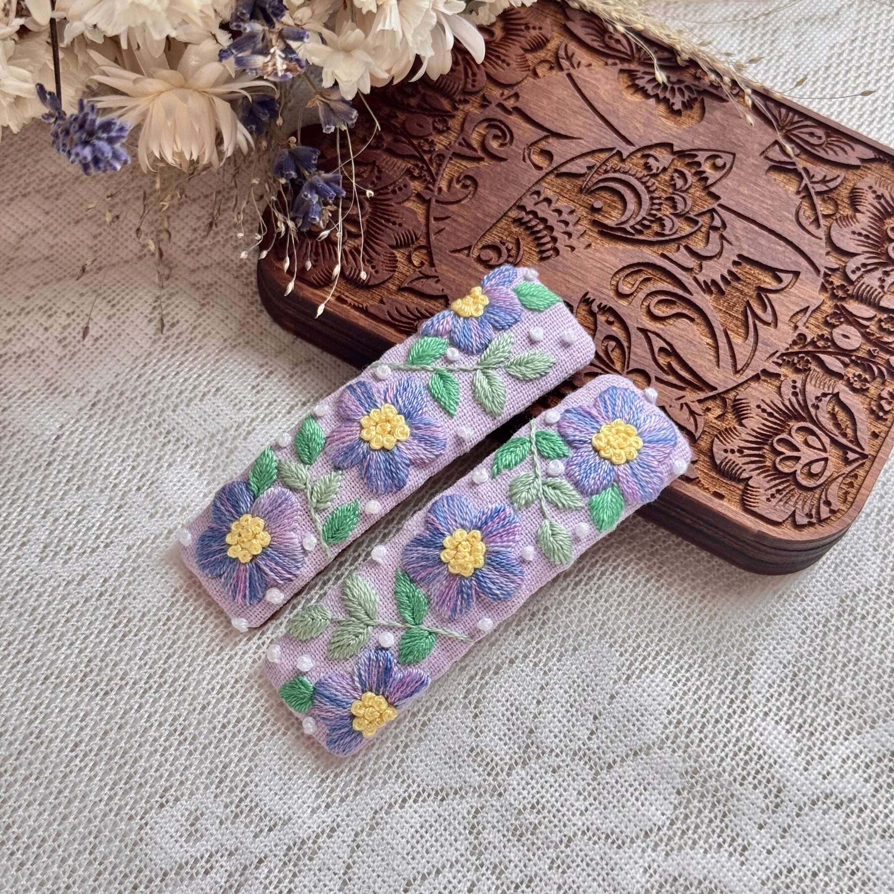 Flower string hairpins