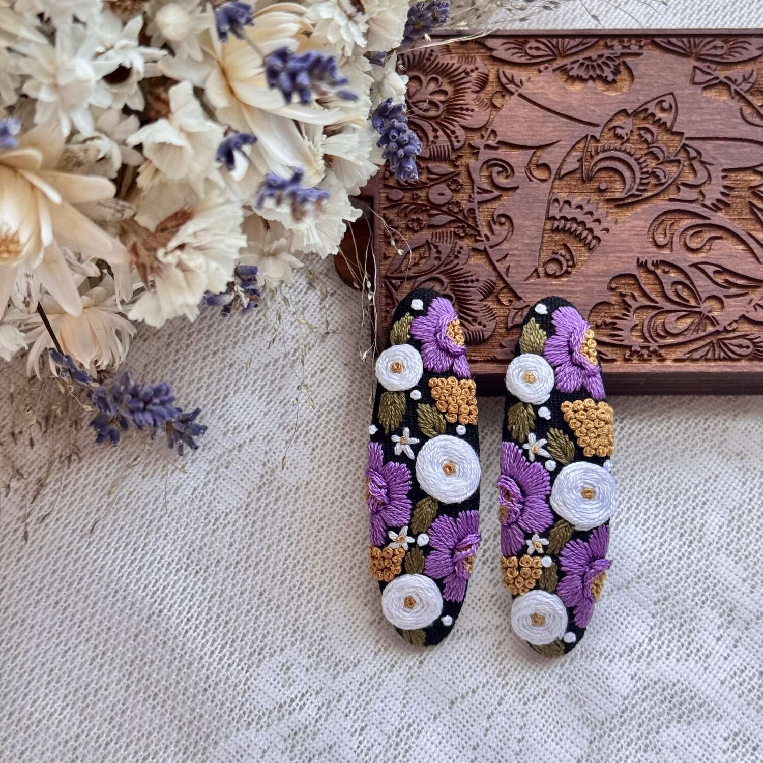 Purple and white flower bouquet hairpins