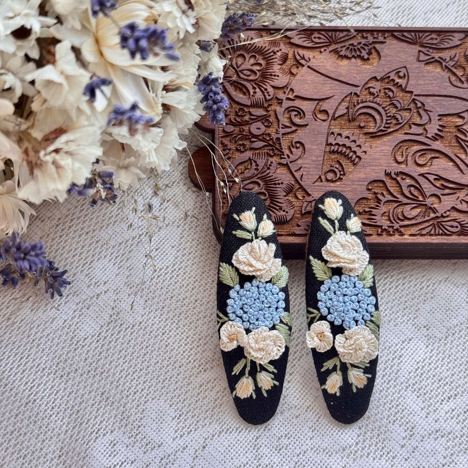 Blue hydrangea and roses hairpins