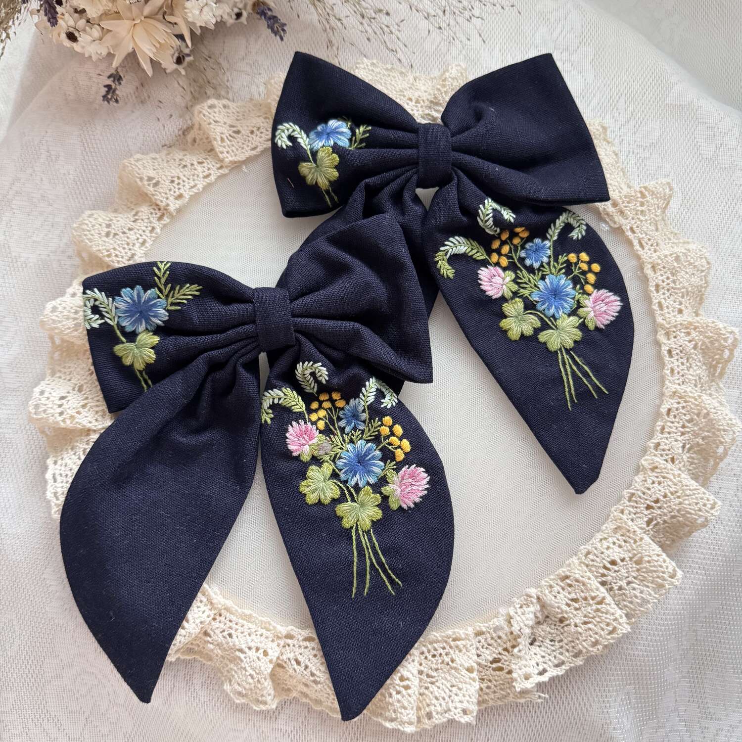 Niittykukkakimppu hiususetti