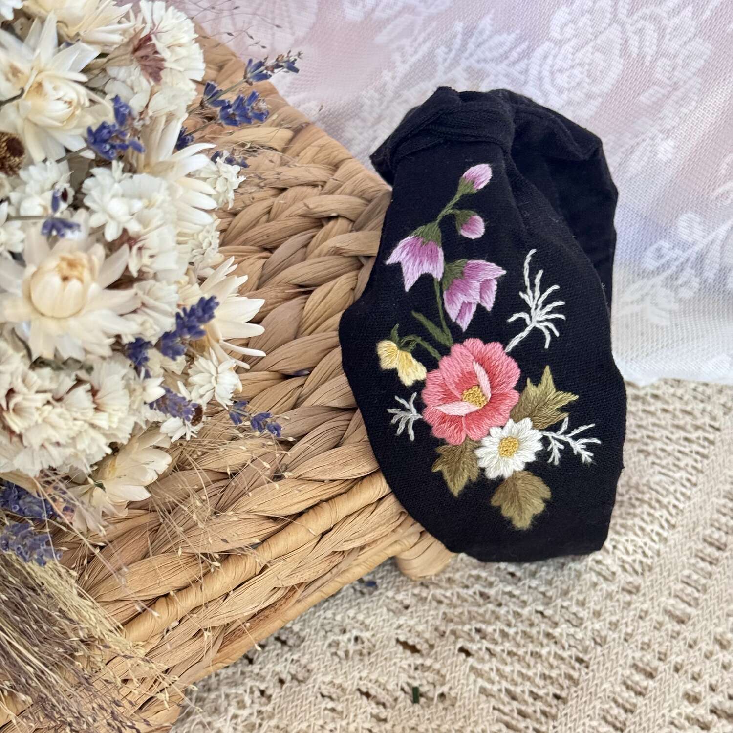 Ruusu ja kissankello turbaanipanta