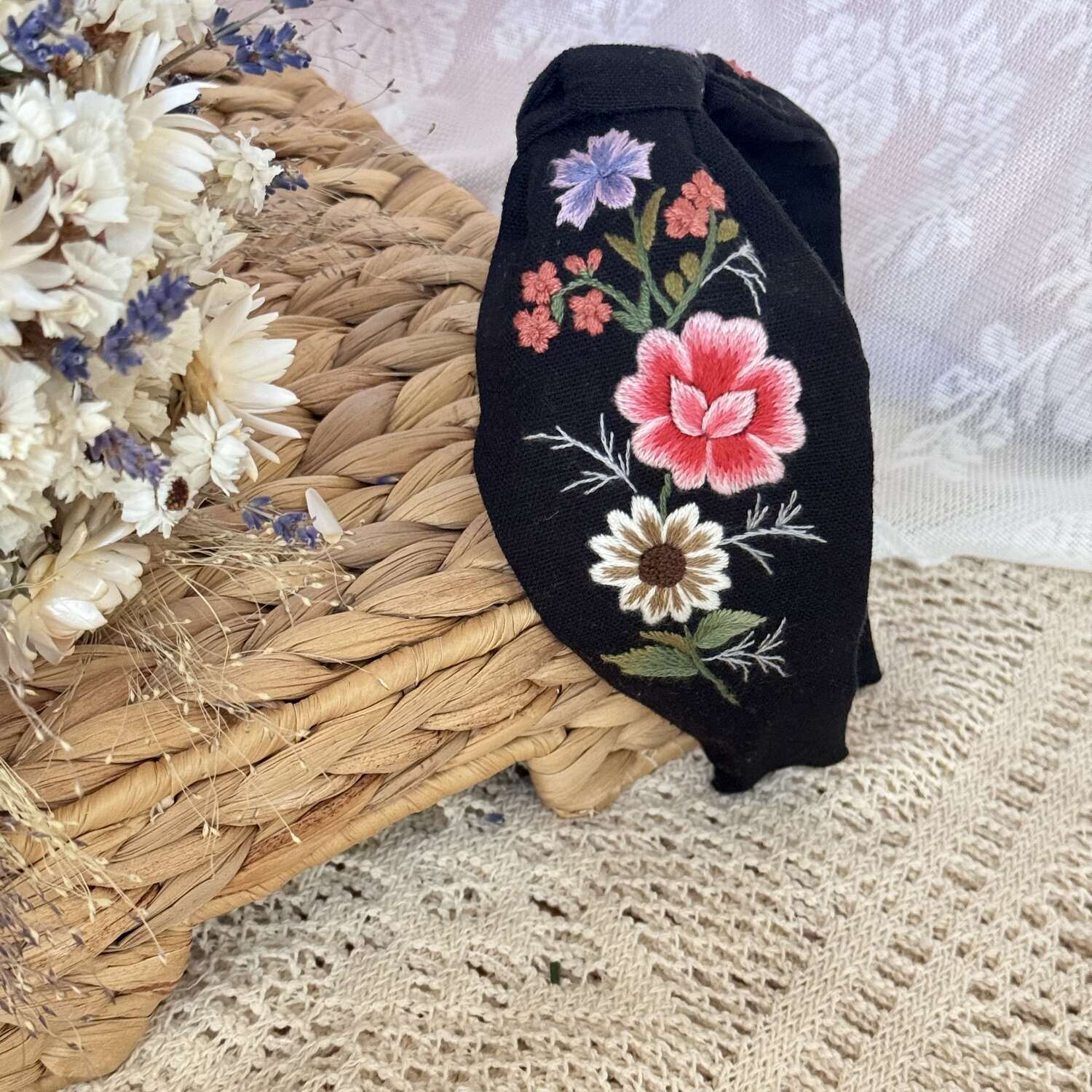 Ruusu ja valkovuokko turbaanipanta