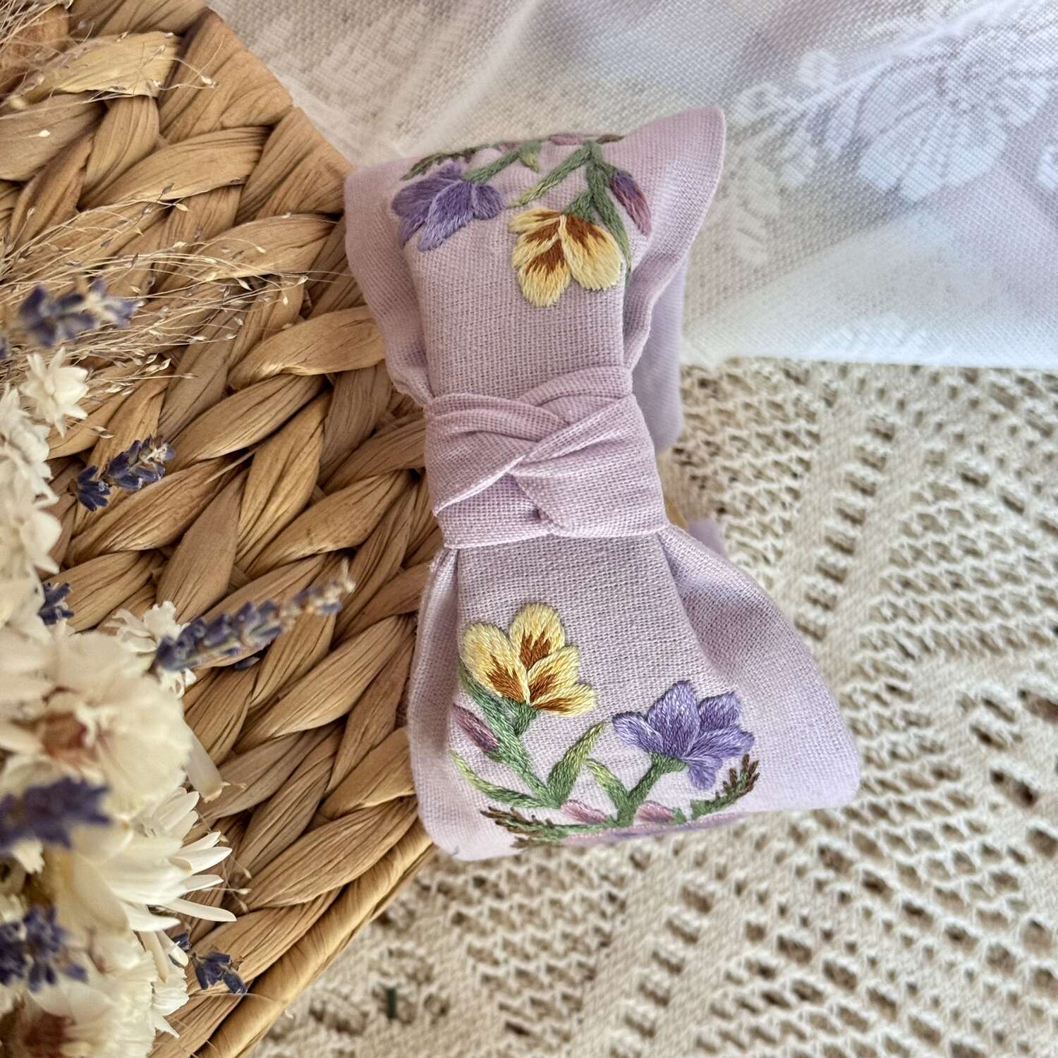 Violetti lilja turbaanipanta