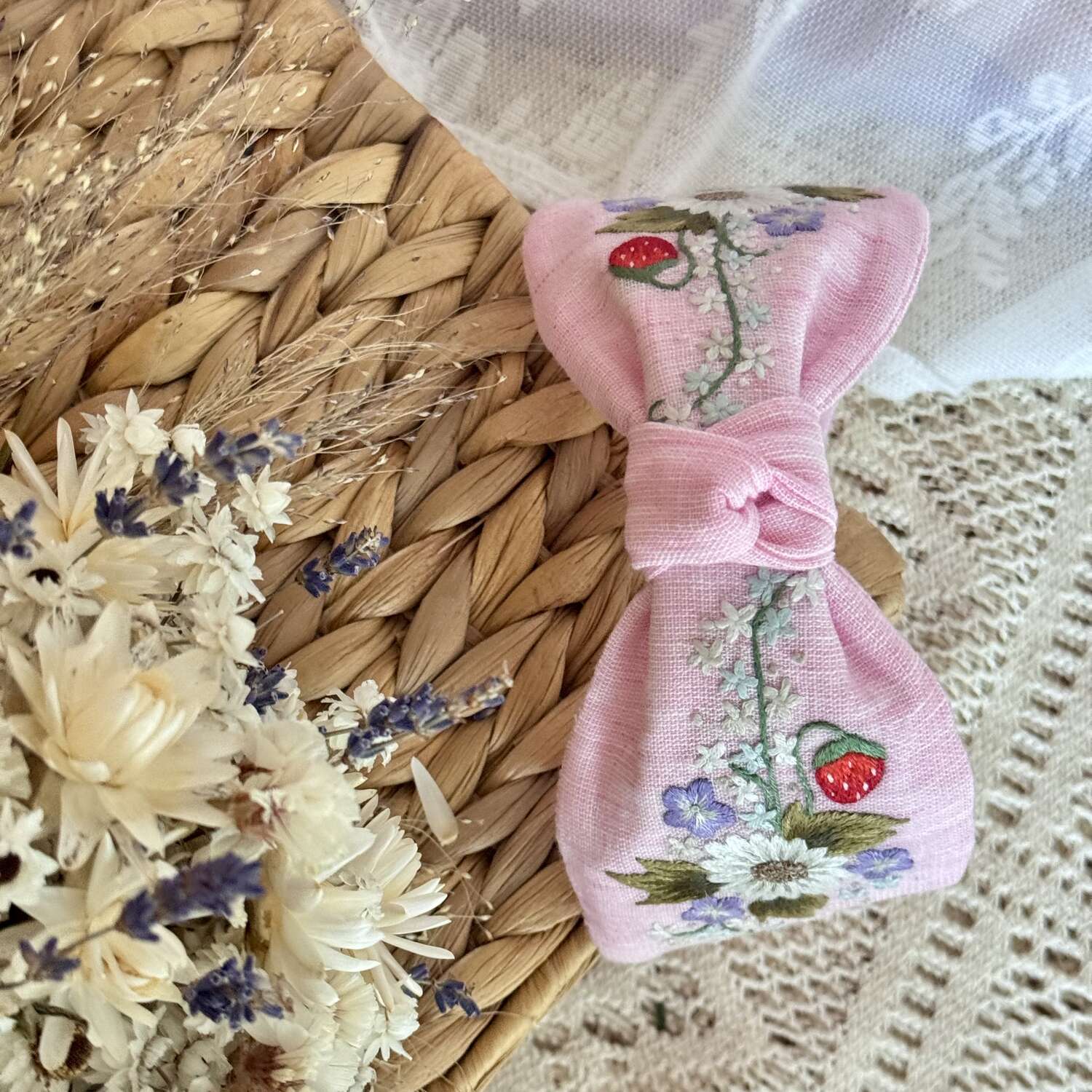 Mansikan kukka turbaanipanta