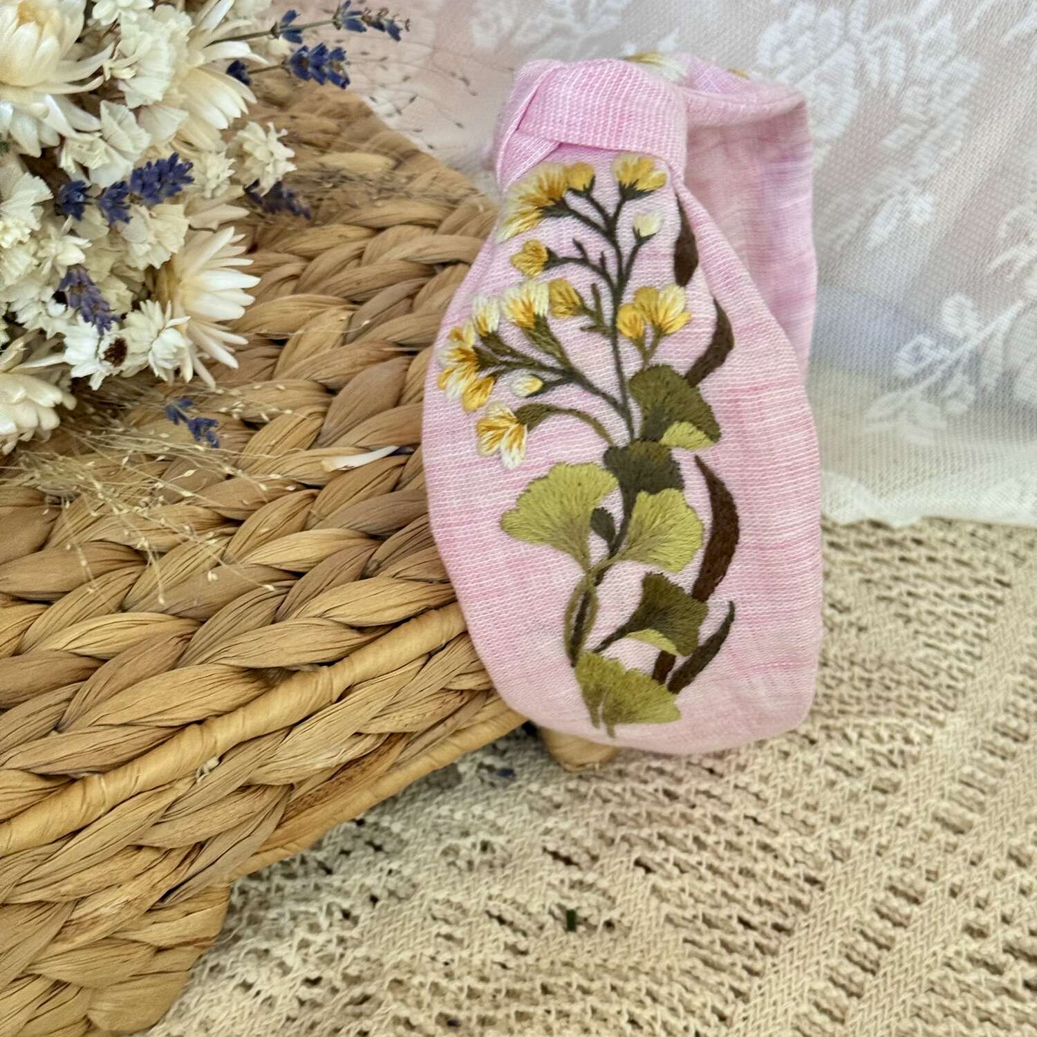 Kevätesikko ja ginkgo turbaanipanta