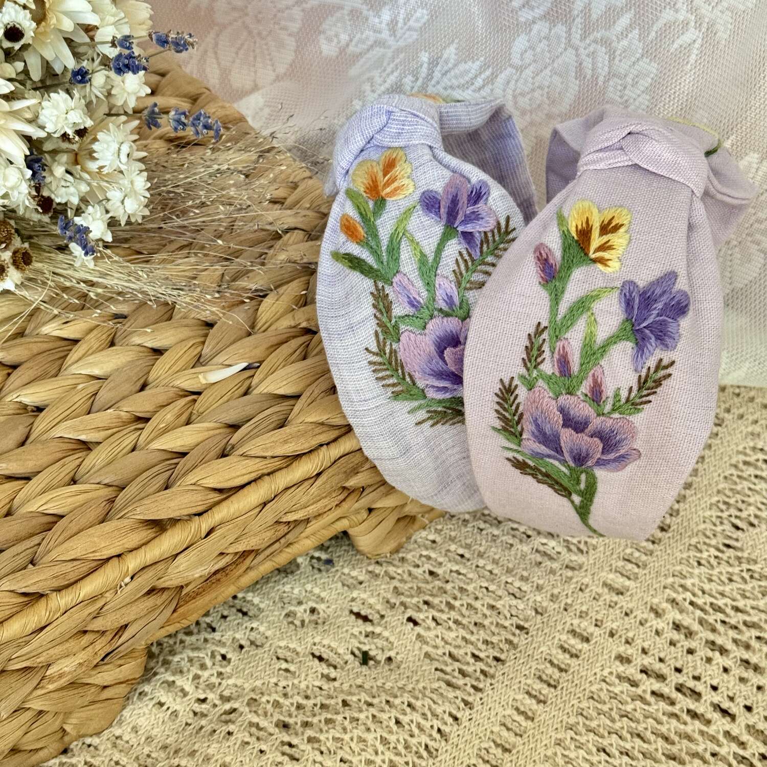 Violetti lilja turbaanipanta