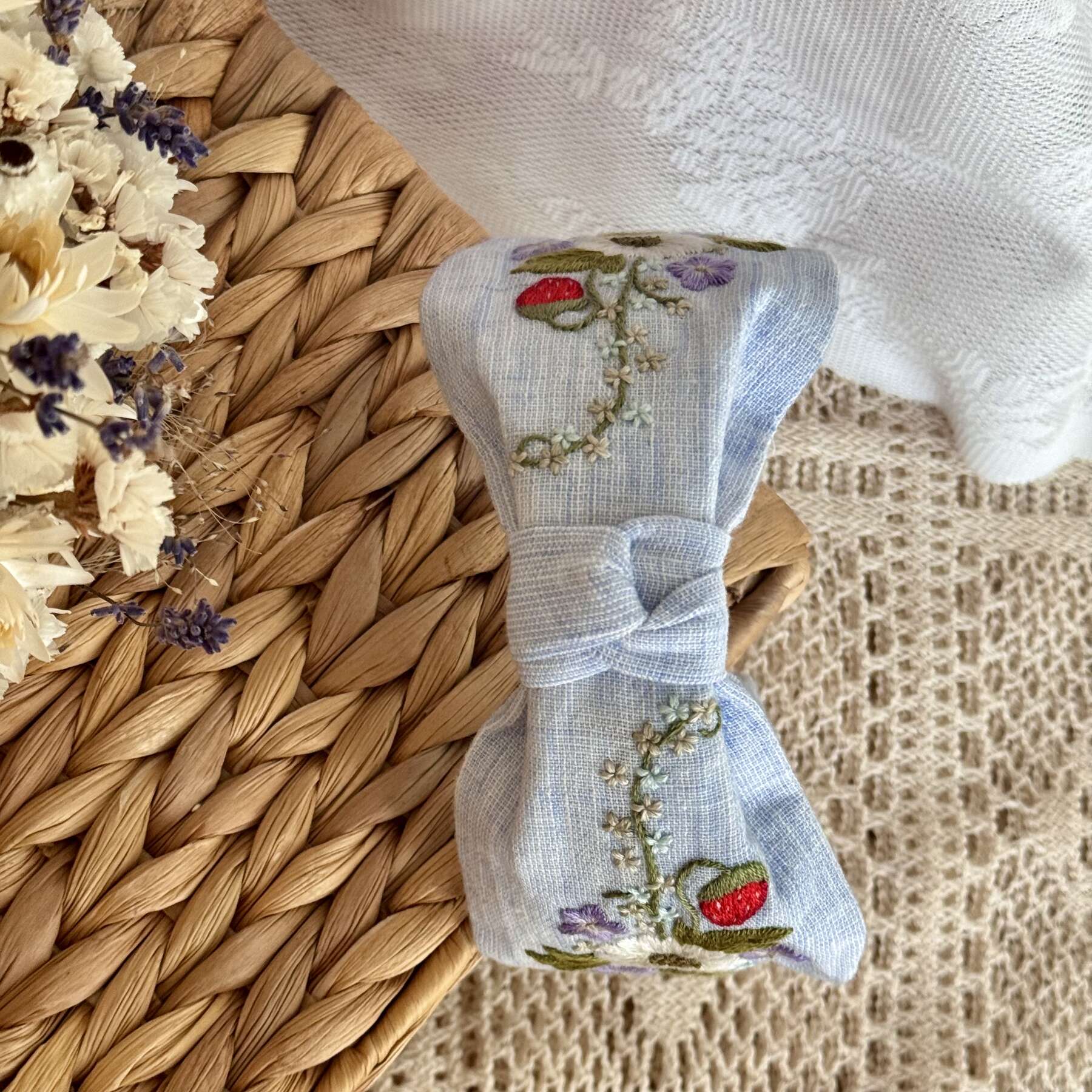 Mansikan kukka turbaanipanta