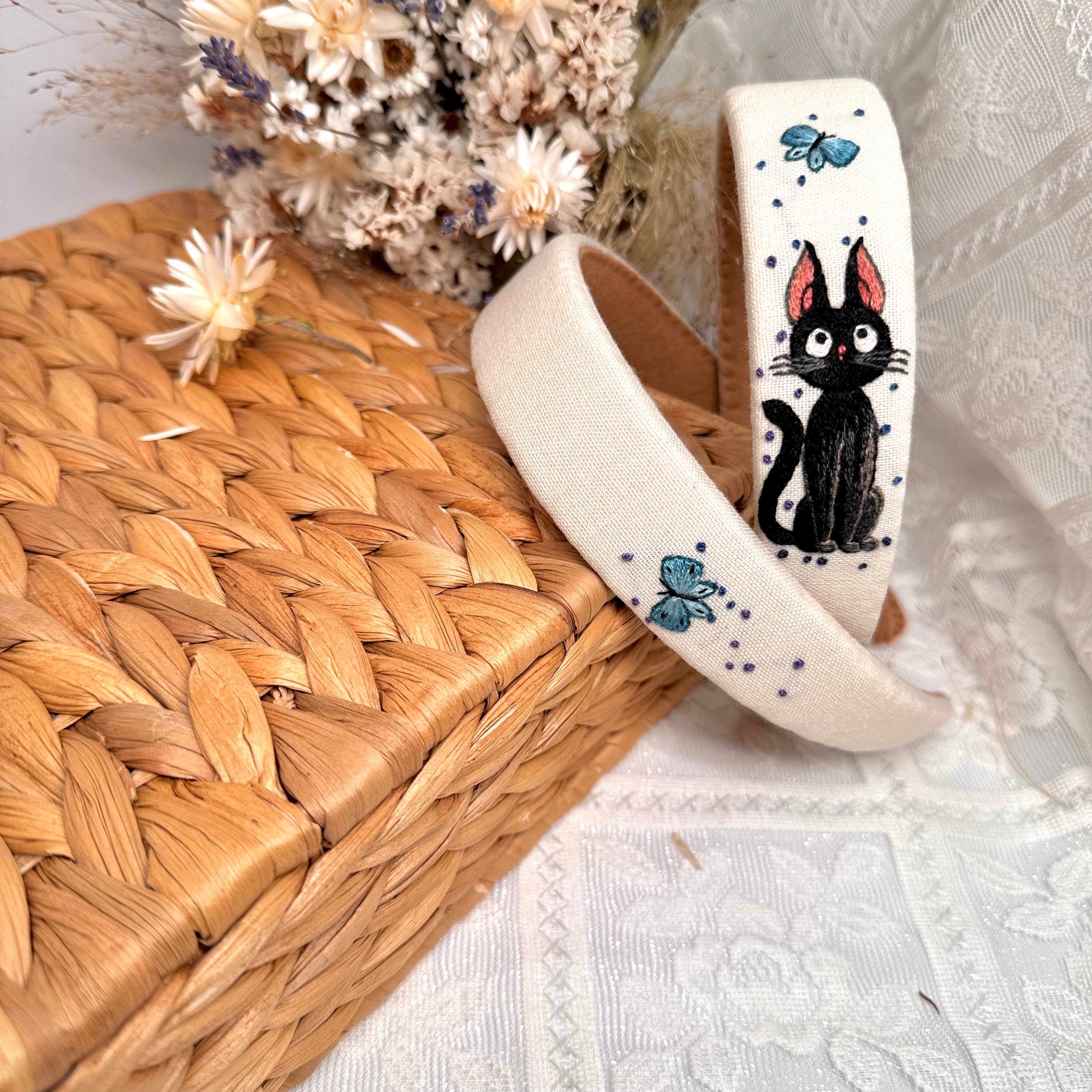 Käsin kirjottu hiuspanta, Jiji ja Perhonen -aihe