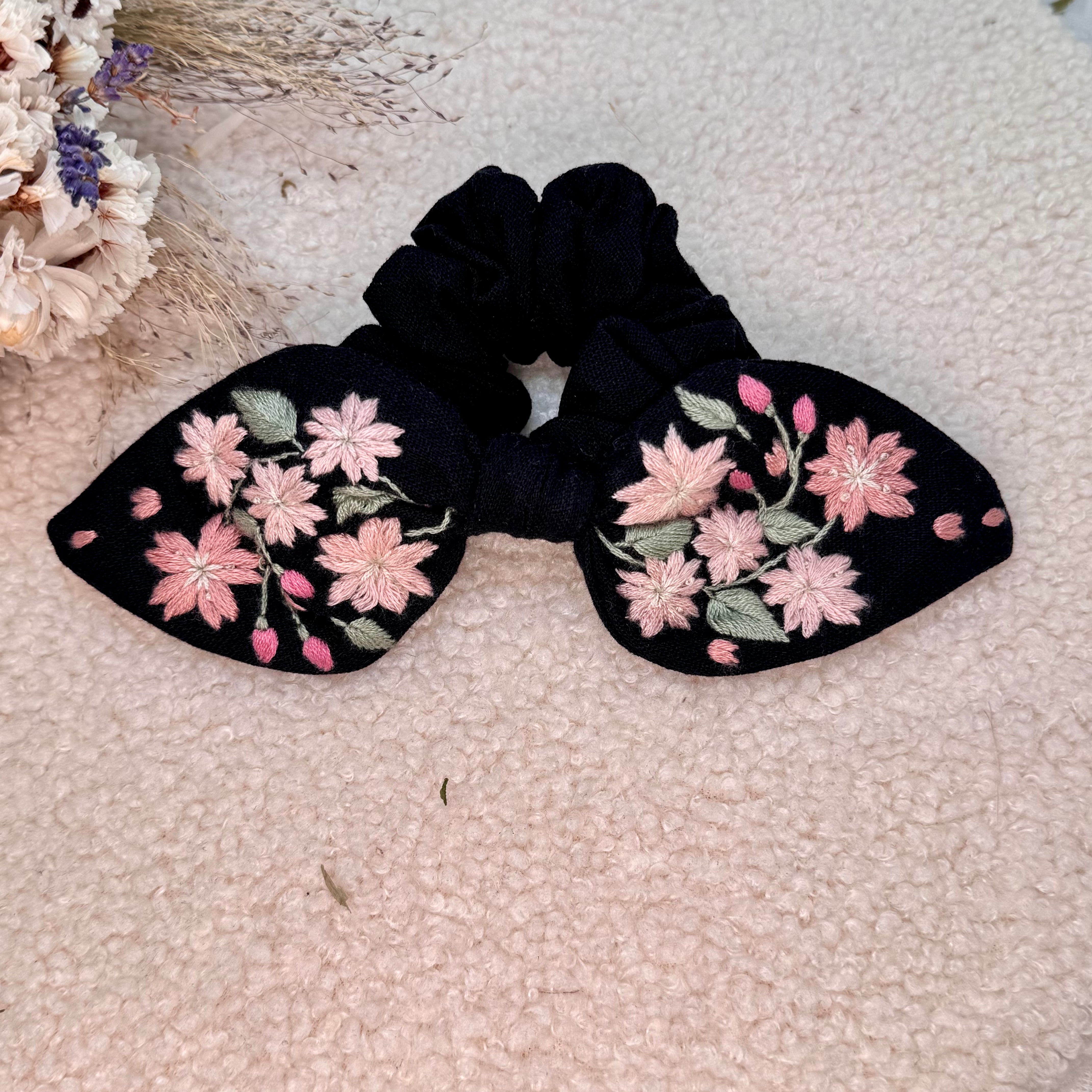 Käsin kirjottu hiusdonitsi, kirsikankukka-aiheinen kangas