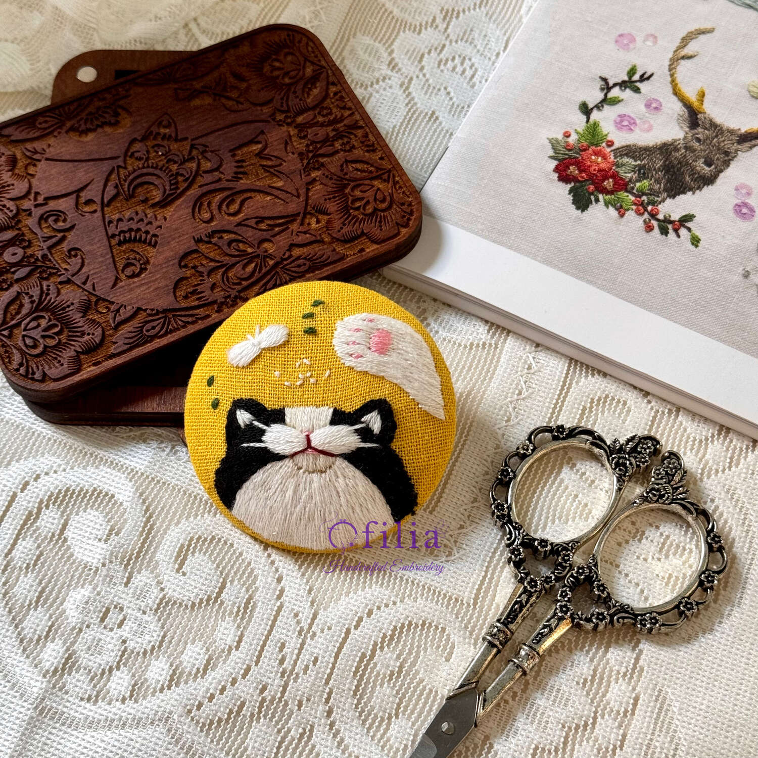 Käsinkirjailtu Kissanpinssi – Ofilia Handmade