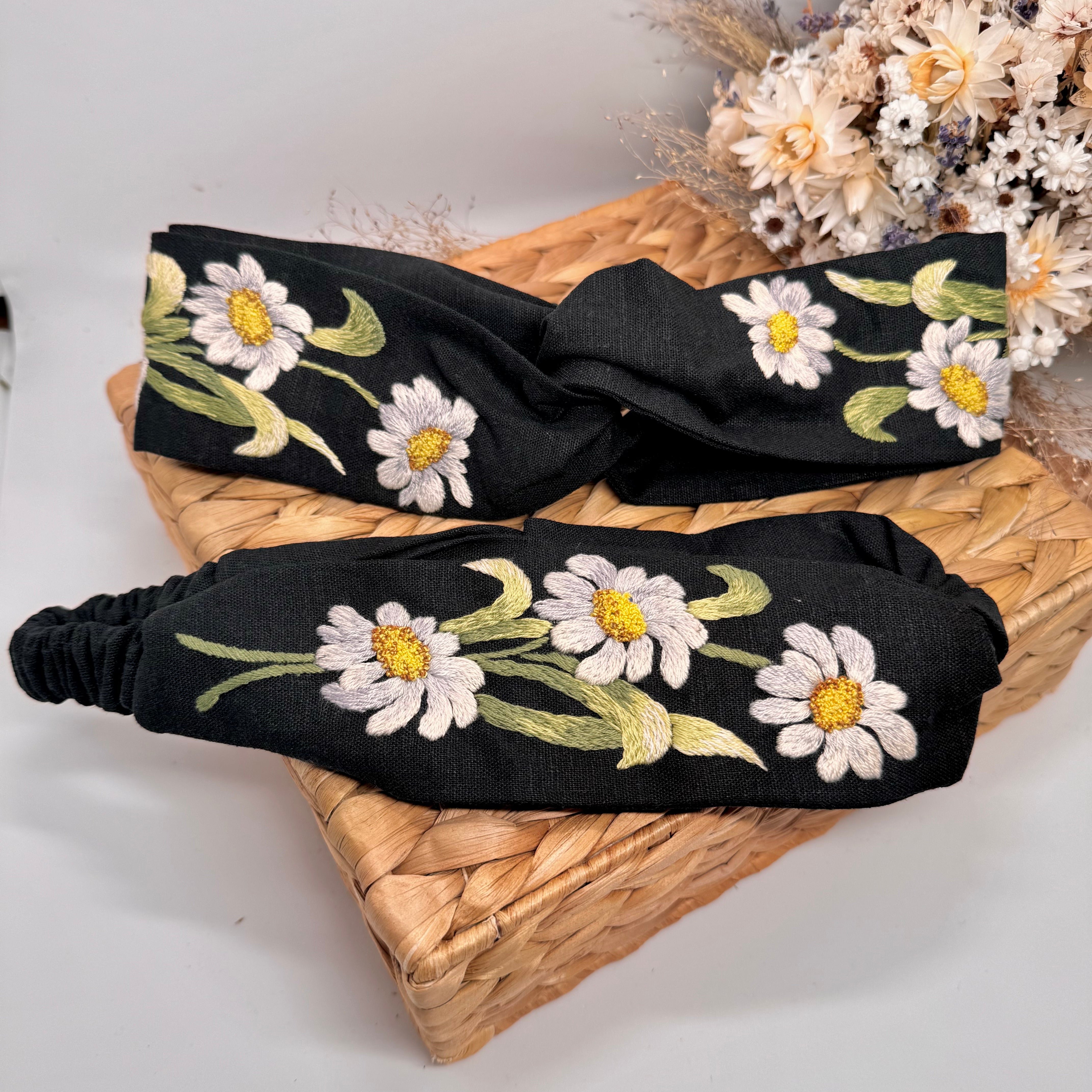 Käsin kirjottu joustava hiuspanta, krysanteemi-aiheinen kuvio kankaalla