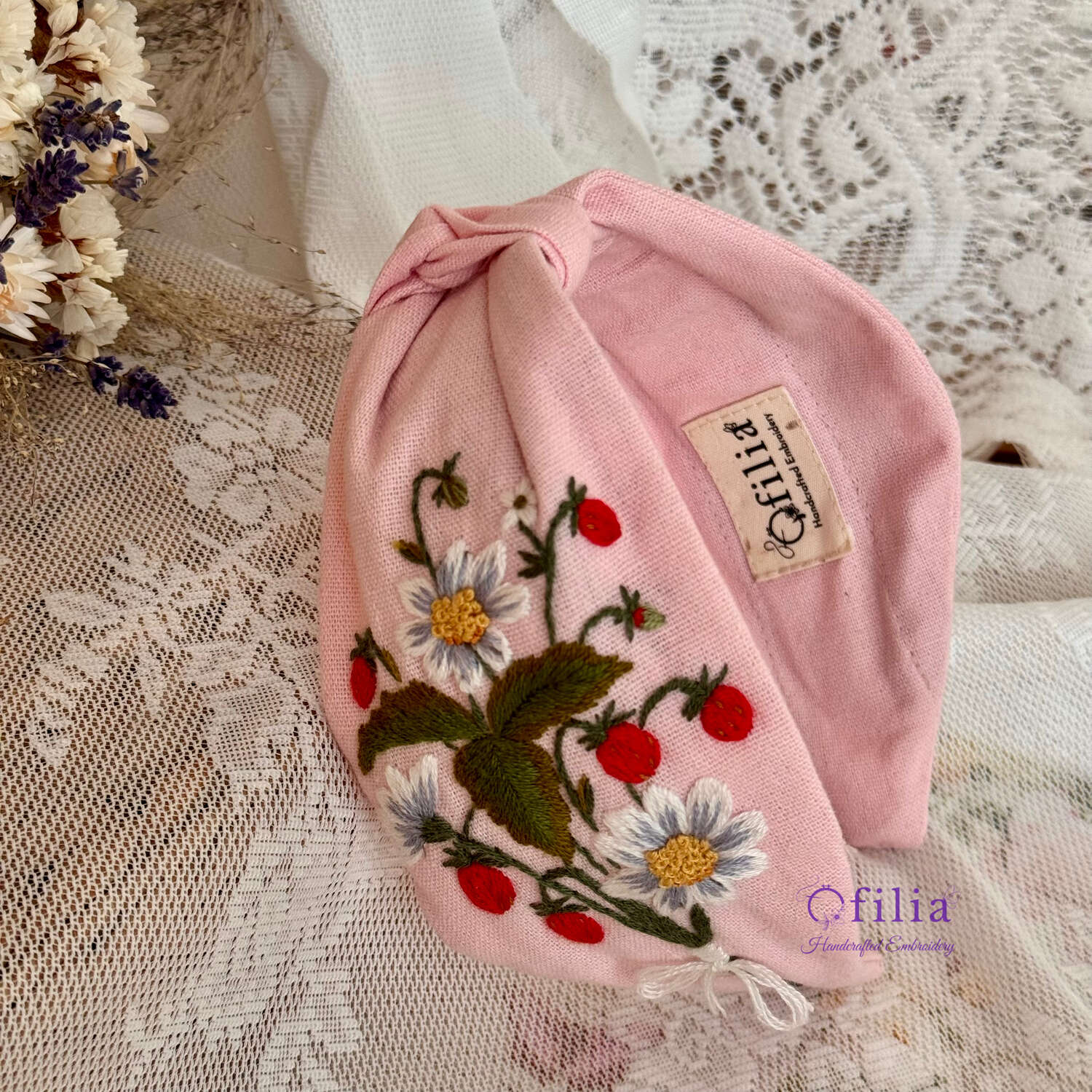 Käsinkirjailtu Mansikka turbaanipanta – Ofilia Handmade