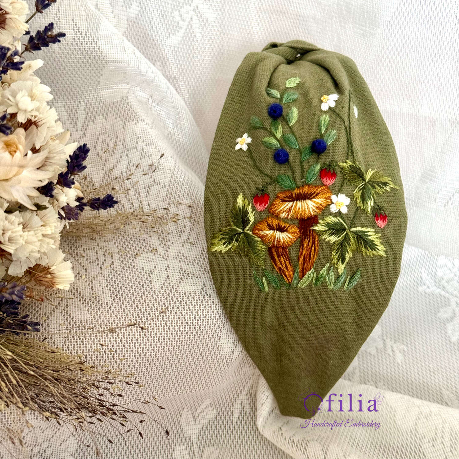 Käsinkirjailtu Metsäsieni ja marja turbaanipanta – Ofilia Handmade