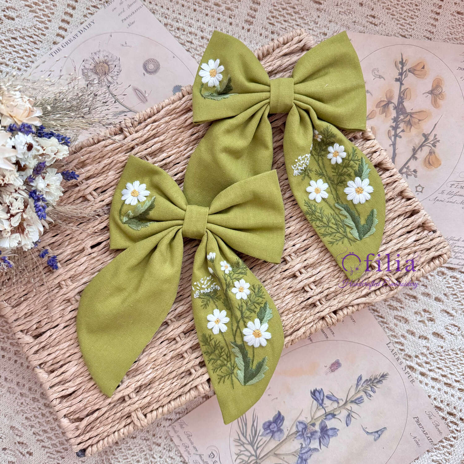 Käsinkirjailtu Päivänkakkara hiusrusetti – Ofilia Handmade