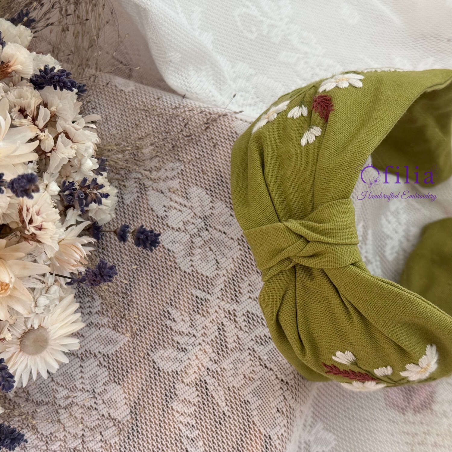 Käsinkirjailtu Päivänkakkara turbaanipanta – Ofilia Handmade