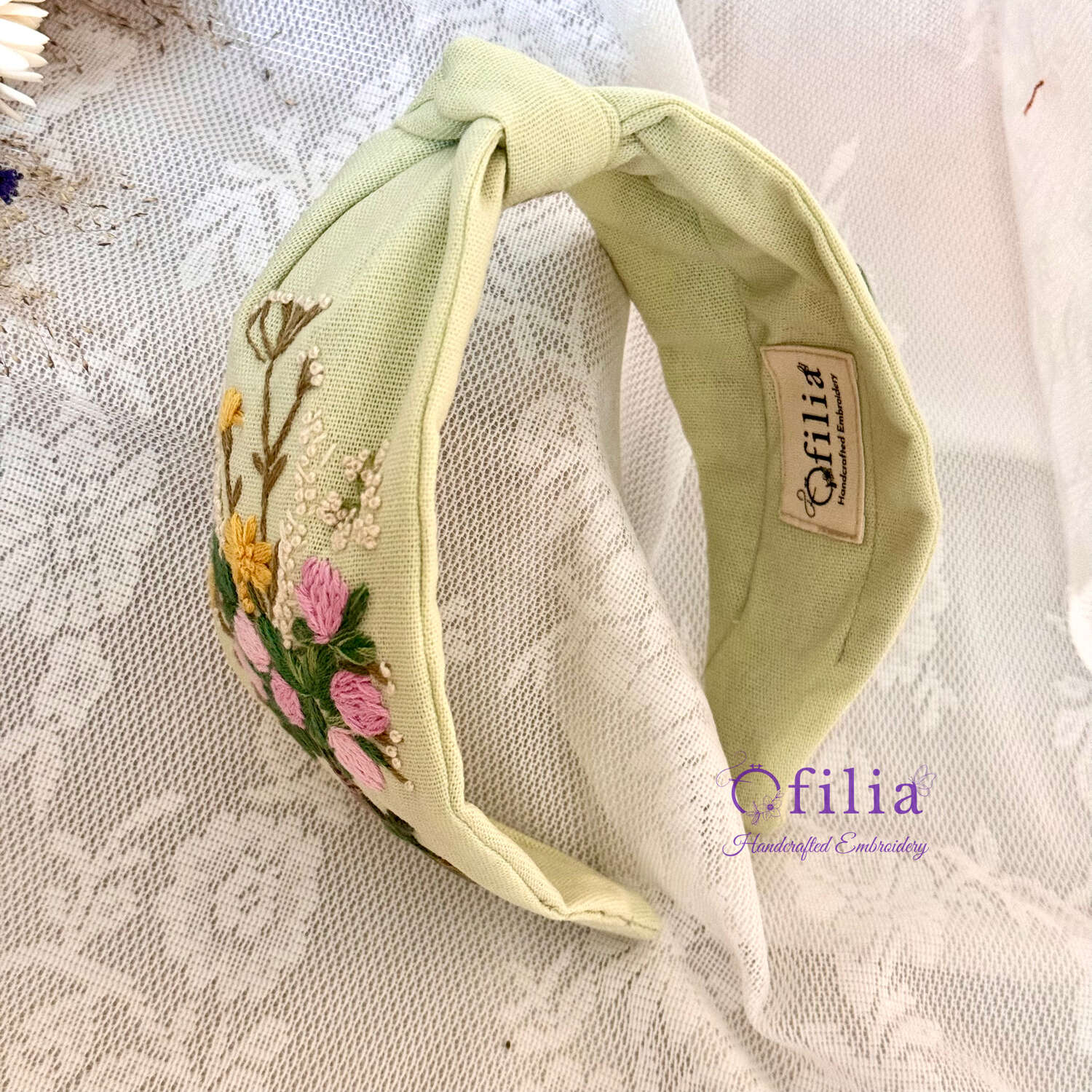 Käsinkirjailtu Puna-apila ja voikukka turbaanipanta – Ofilia Handmade