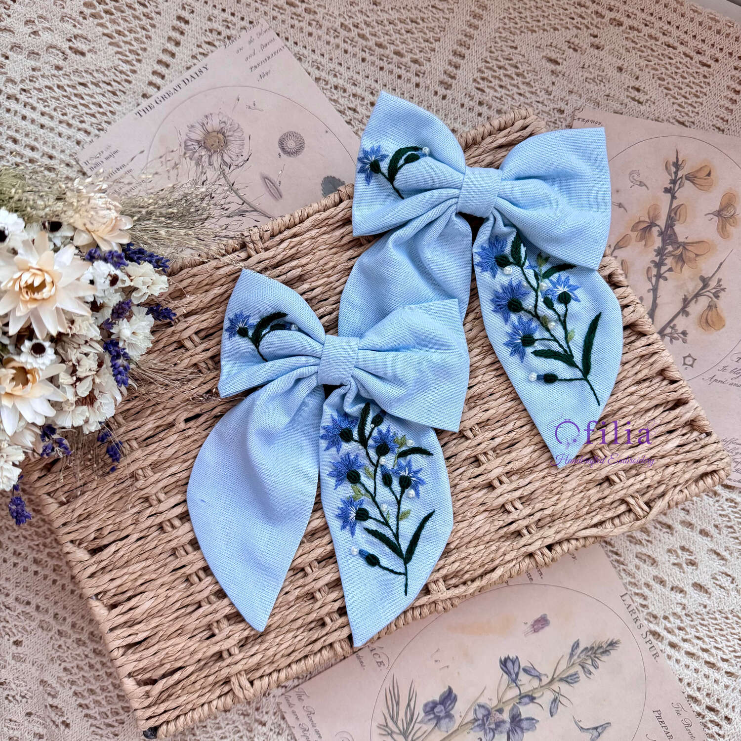 Käsinkirjailtu Ruiskaunokki hiusrusetti – Ofilia Handmade