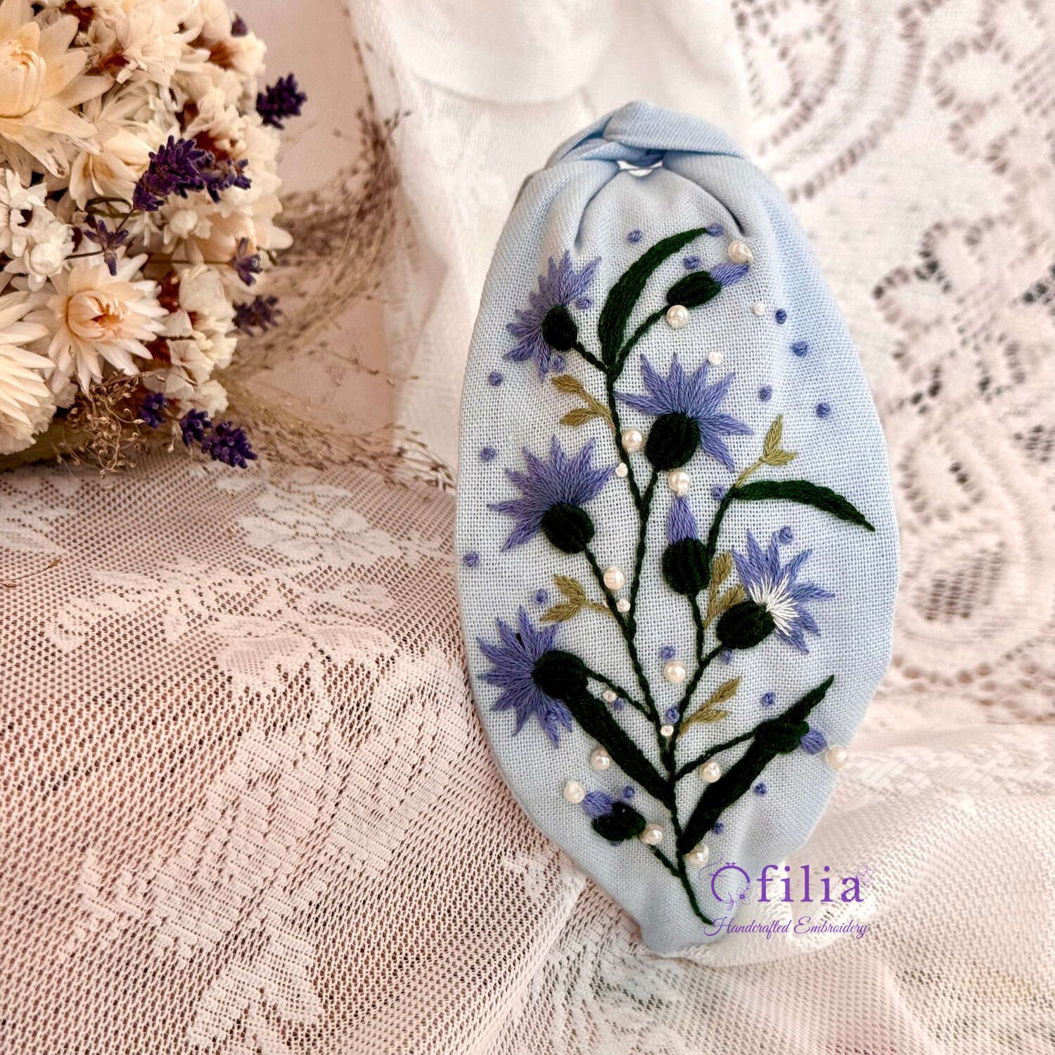 Käsinkirjailtu Ruiskaunokki turbaanipanta – Ofilia Handmade