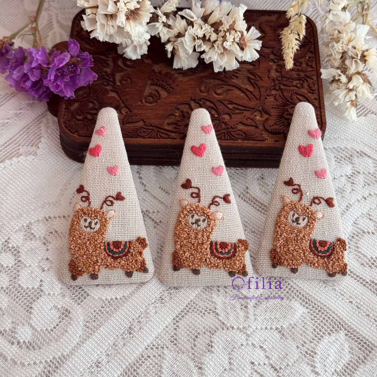 Käsinkirjailtu ruska alpakka sydämillä hiuspinni – Ofilia Handmade