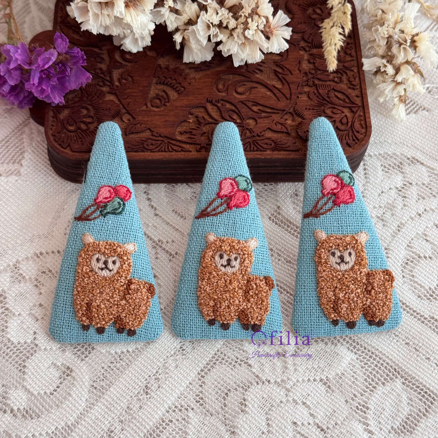 Käsinkirjailtu ruskea alpakka ja ilmapallot hiuspinni – Ofilia Handmade