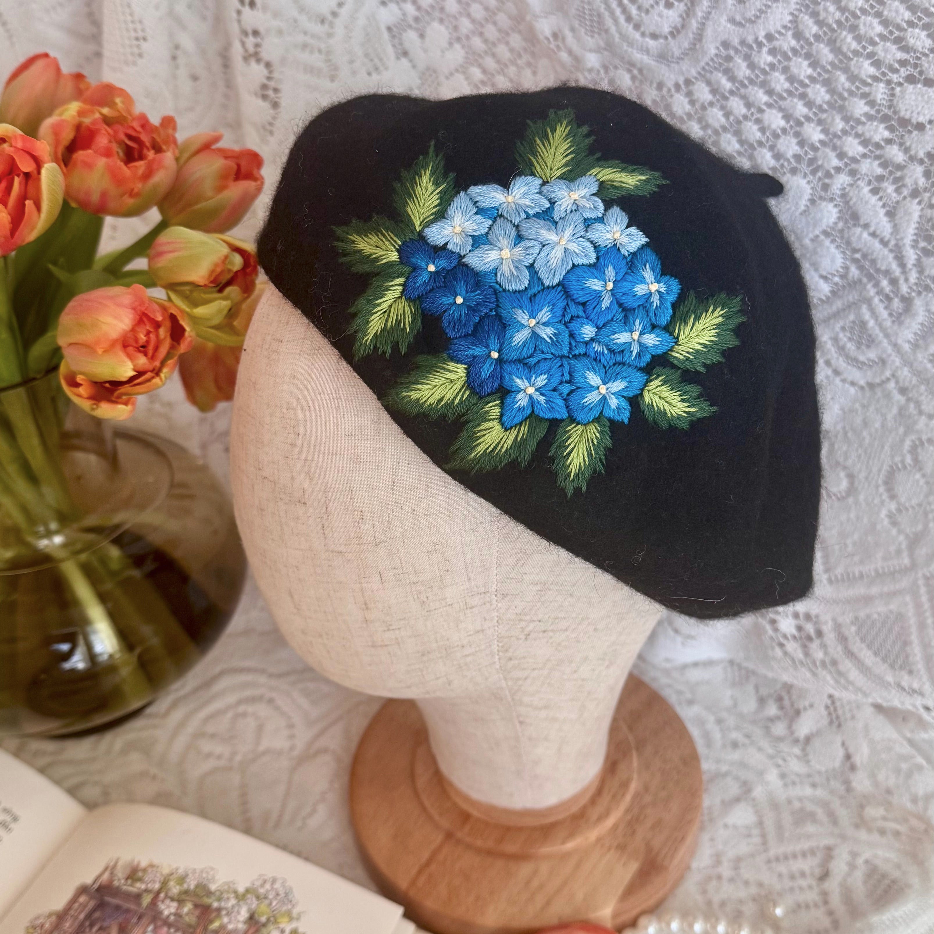 Sininen hortensia baretti