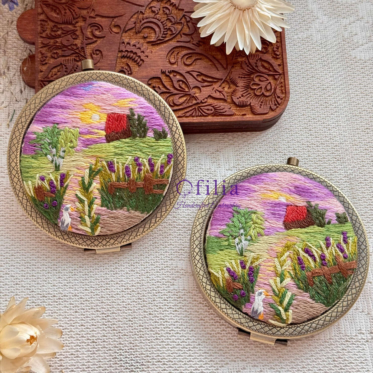 Käsinkirjailtu syksyiset korret purppurataivaalla maisemataskupeili – Ofilia Handmade