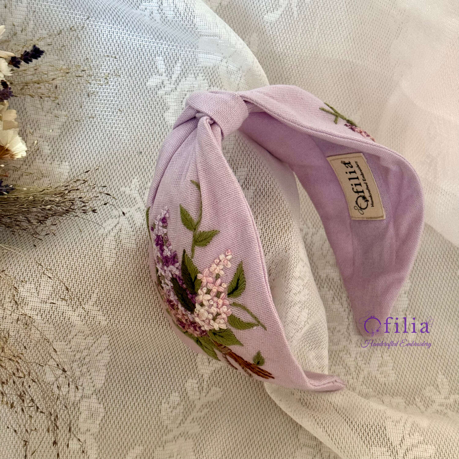 Käsinkirjailtu Syreeni turbaanipanta – Ofilia Handmade