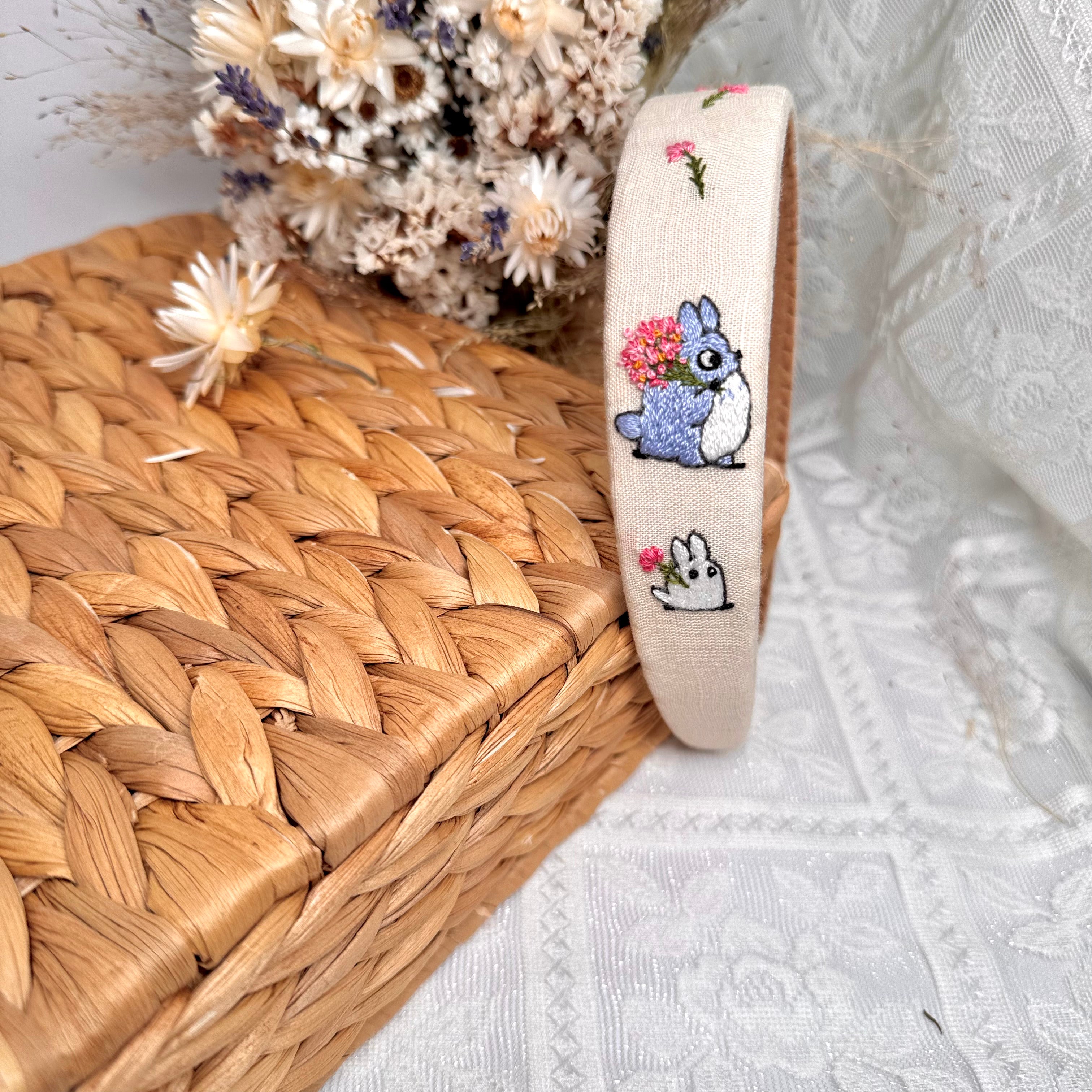 Käsin kirjottu hiuspanta, Totoro ja Kevätkukat -aihe