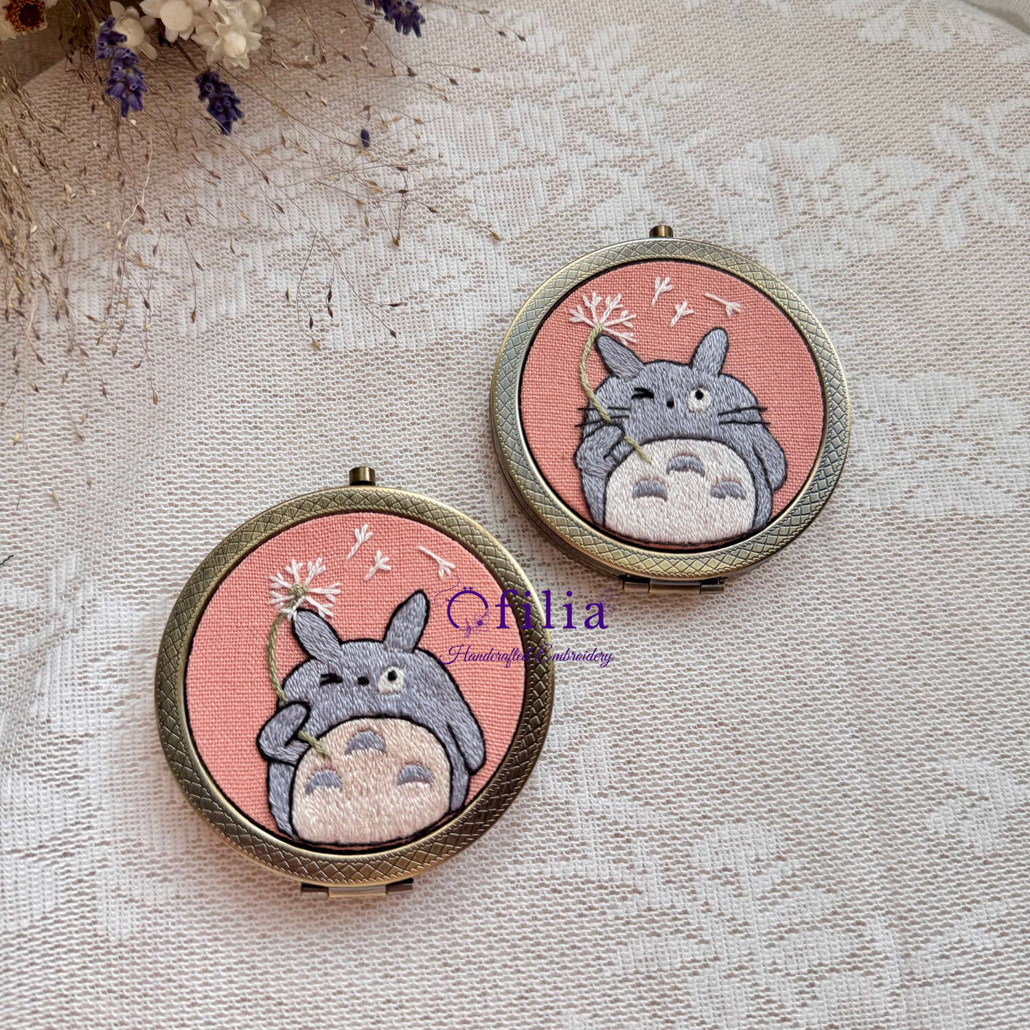 Totoron ja Voikukan taskupeili