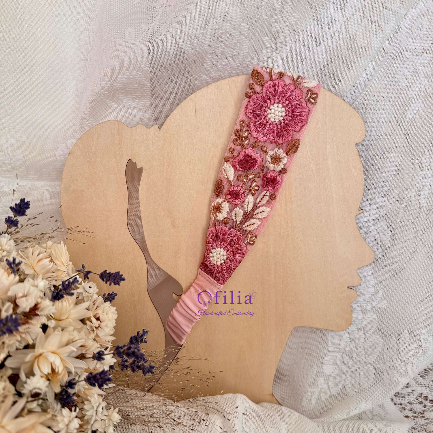 Kirjailtu vaaleanpunainen pitsipanta – Ofilia Handmade