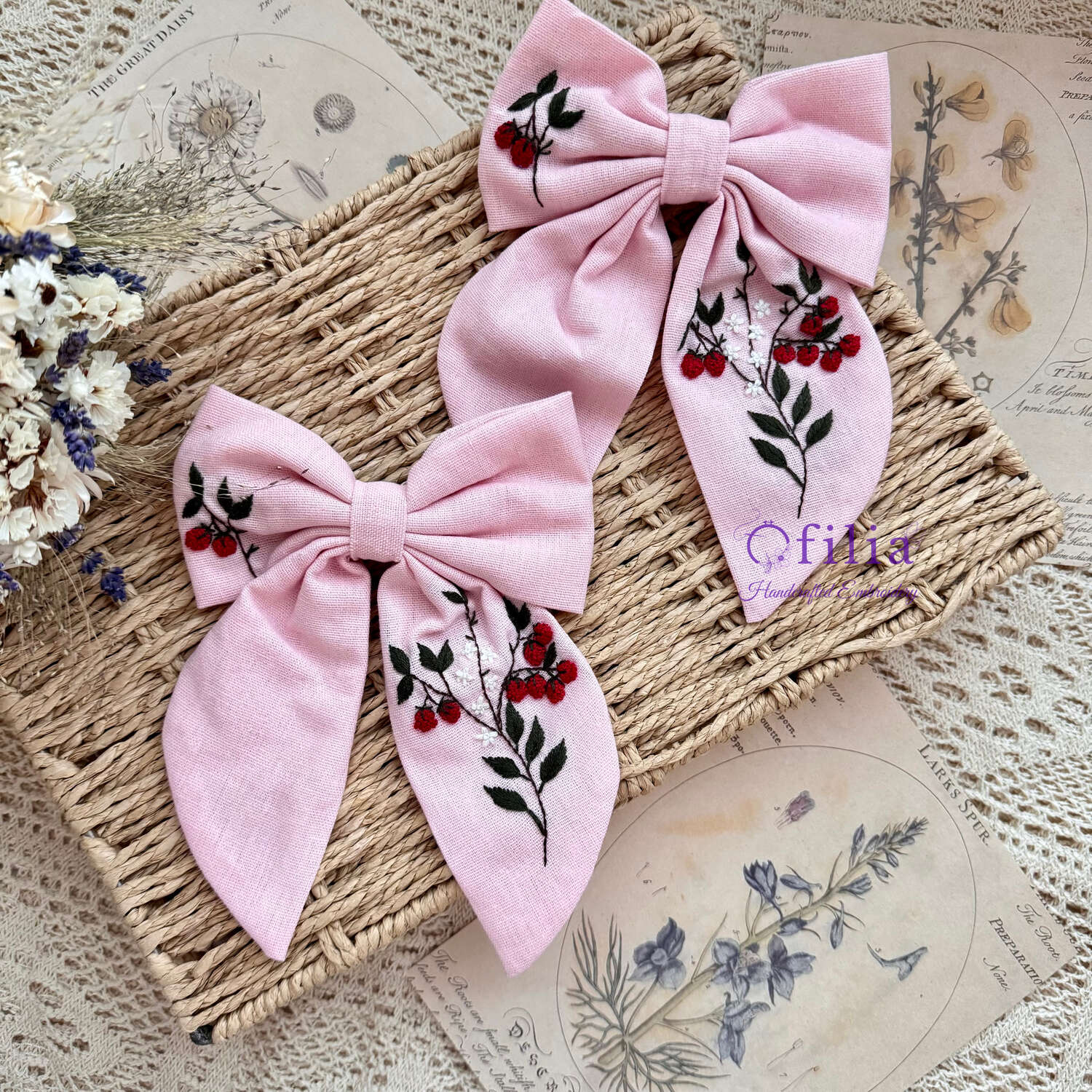 Käsinkirjailtu Vadelma hiusrusetti – Ofilia Handmade