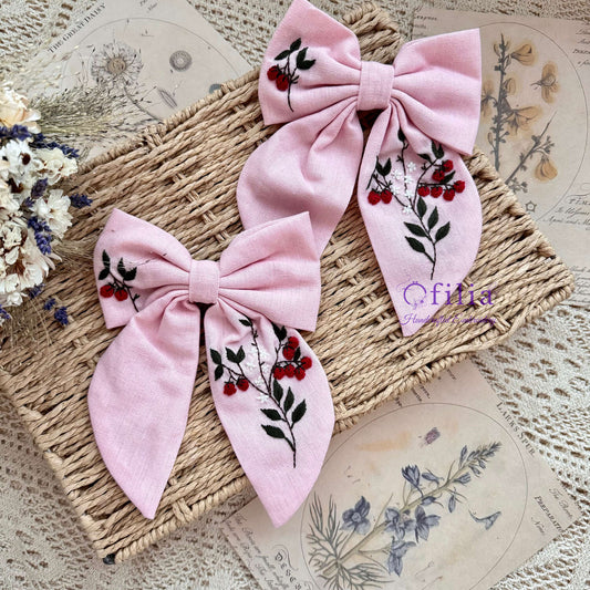 Käsinkirjailtu Vadelma hiusrusetti – Ofilia Handmade