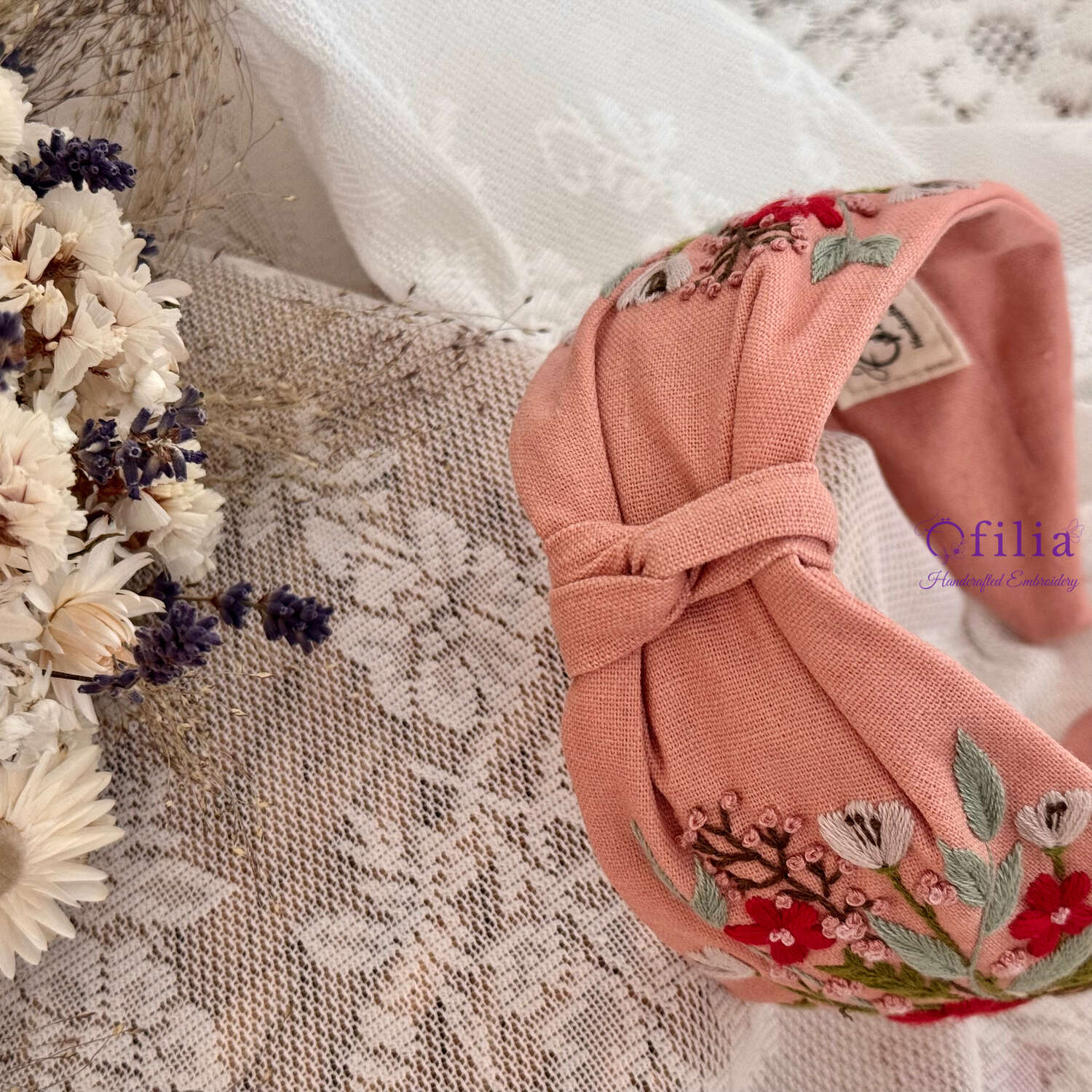 Käsinkirjailtu Villipunainen Puutarha turbaanipanta – Ofilia Handmade