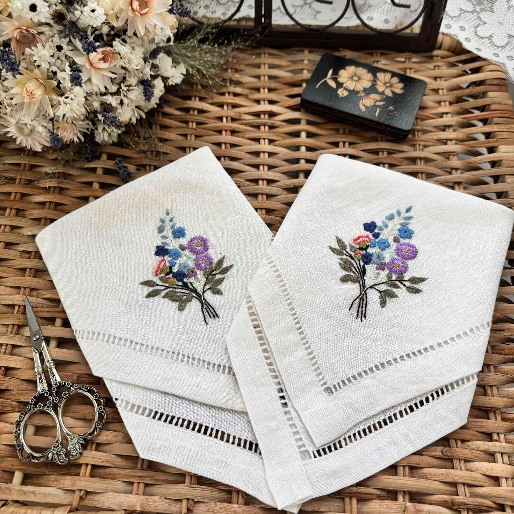 Niittykukkasinfonia Nenäliina